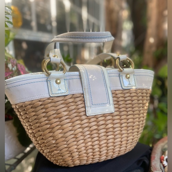 Beautiful COACH Straw Tote Bag and Multi Charm Key Chain. Like New. 🐝 - Picture 12 of 14